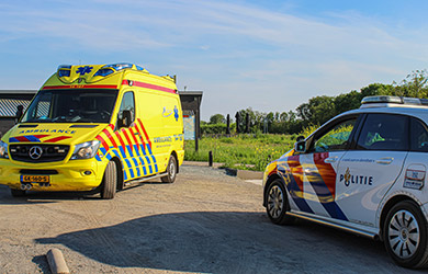 Ambulance spoedurgentie aan de Meander 401 in Arnhem