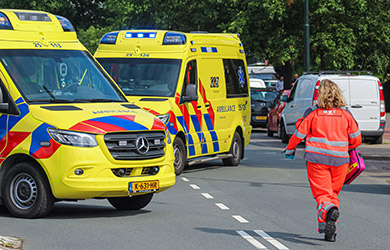 Ambulance in gesprek met melder in Arnhem